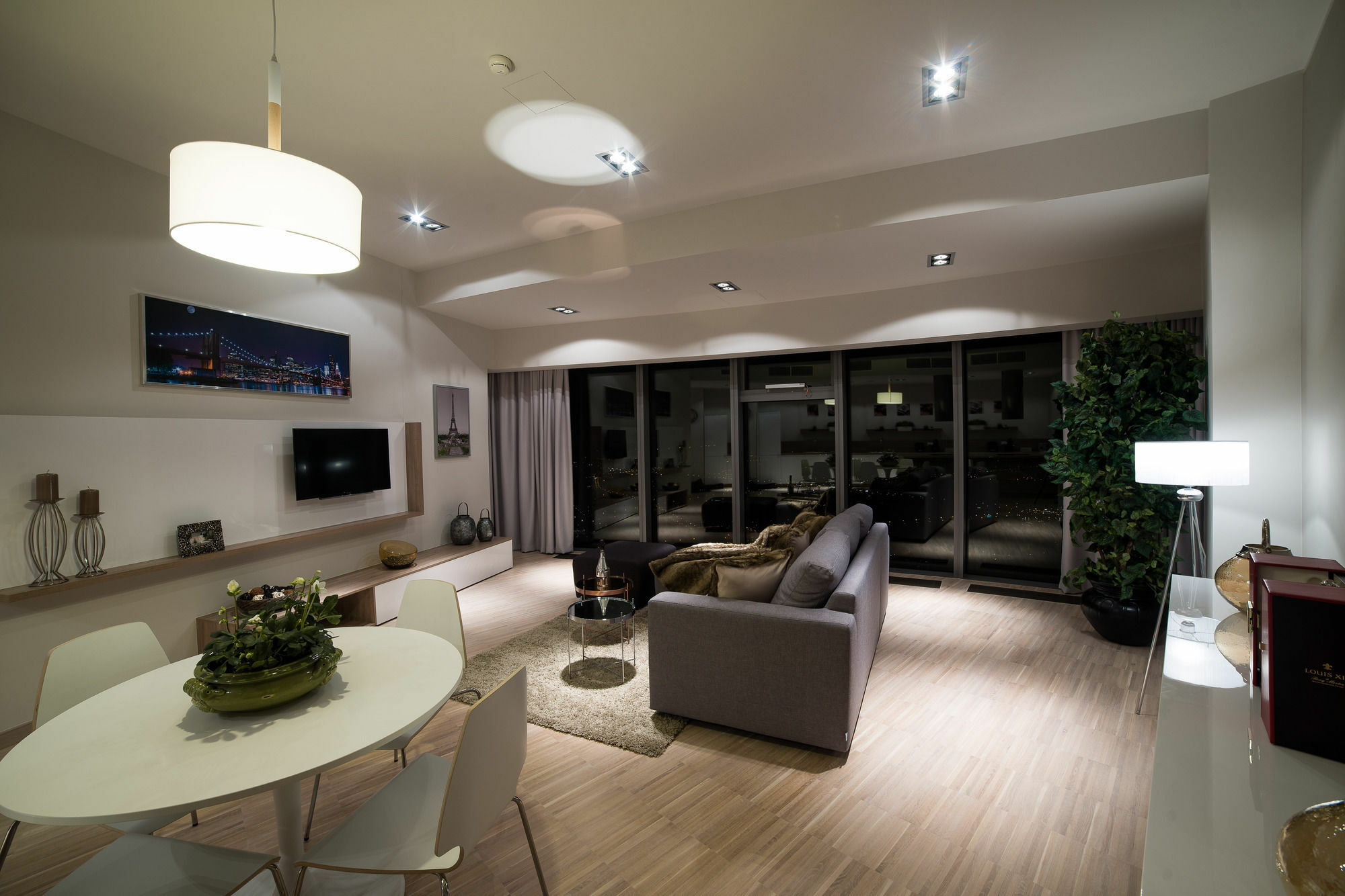 40Th+ Floor Luxury Apartments In Sky Tower - Wroclaw — Photos 1